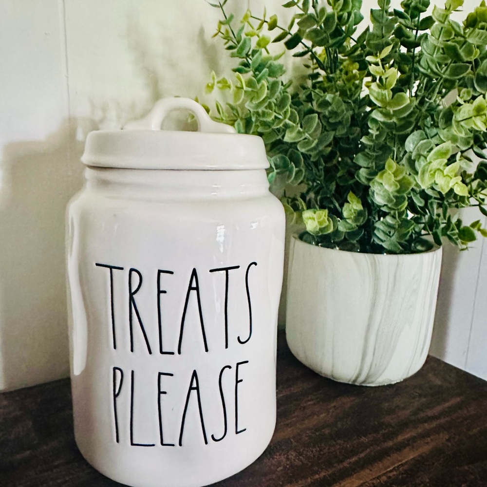 Rae Dunn 'TREATS PLEASE' Ceramic Canister